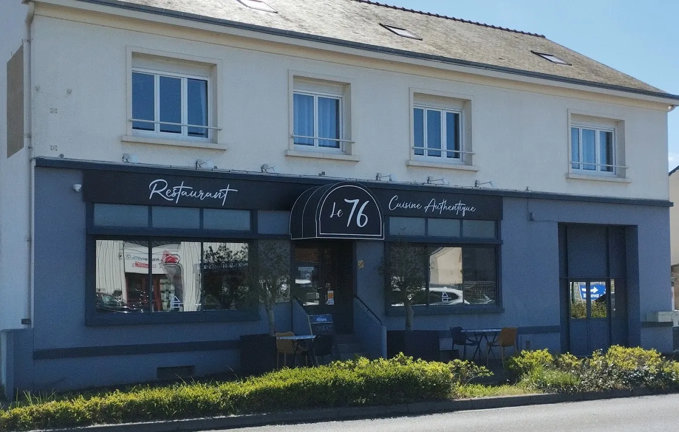 La façade du restaurant Le 76 aux Ponts-de-Cé.